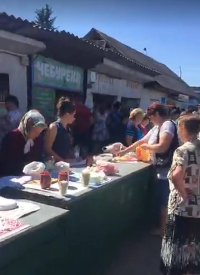 Ukrayna da Köylü pazarı kendi ürettiklerini satıyorlar